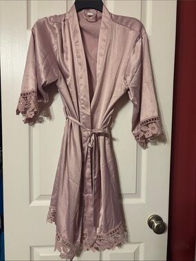 Bridesmaid Lace-Trim Satin Kimono Robe - Mauve one size